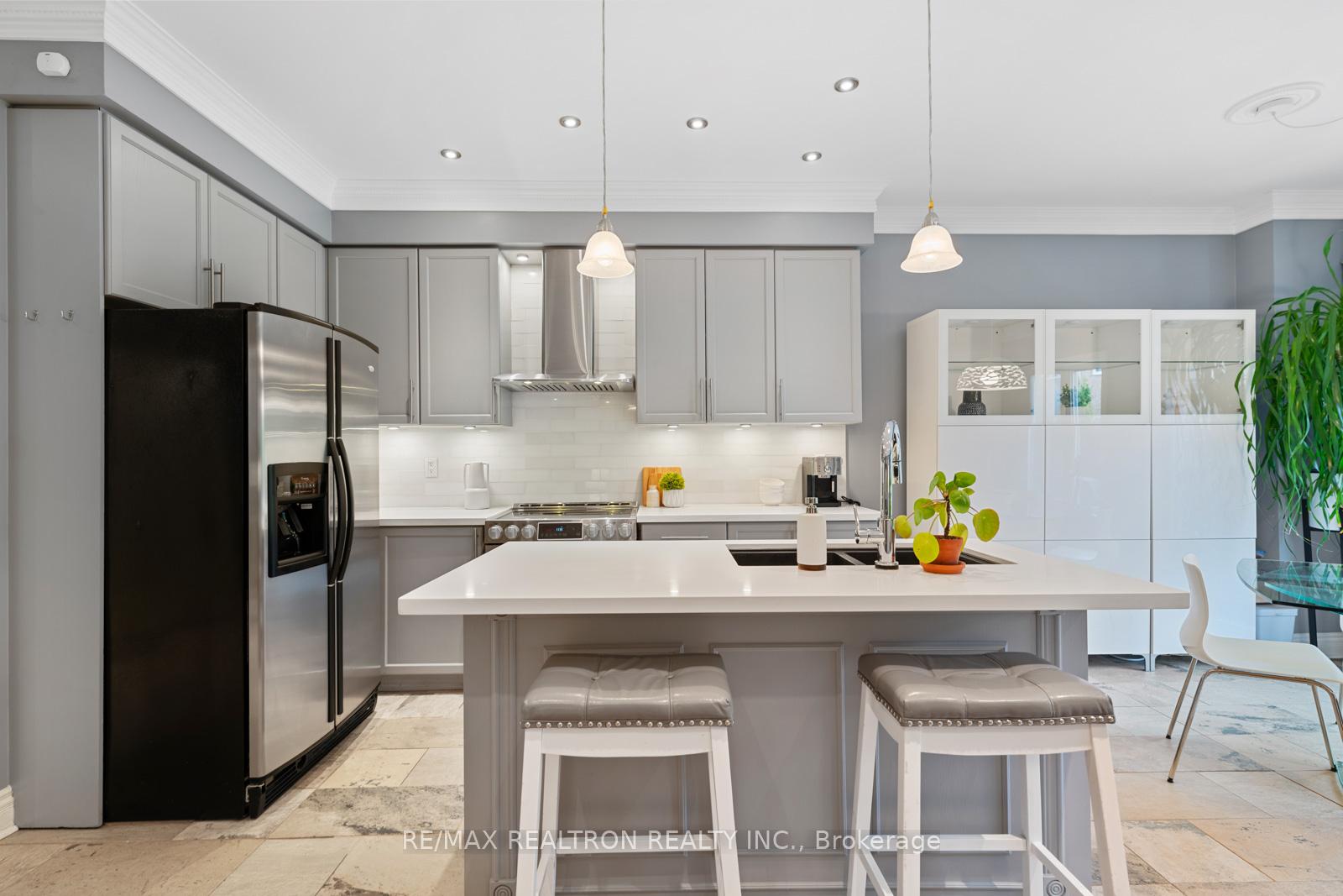 Photo 4 of 57 Lander Crescent, Vaughan, Patterson — HOMEH