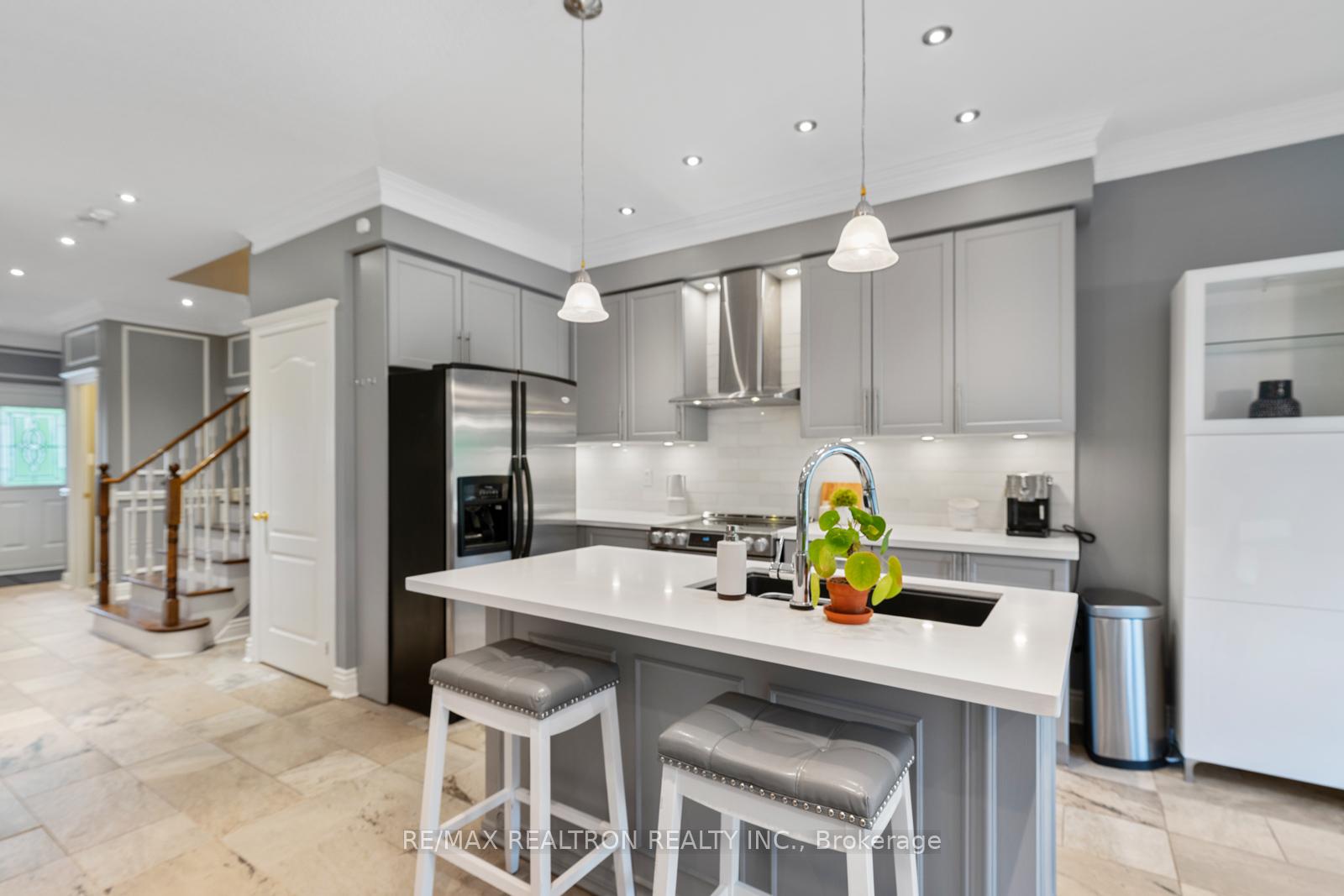 Photo 6 of 57 Lander Crescent, Vaughan, Patterson — HOMEH