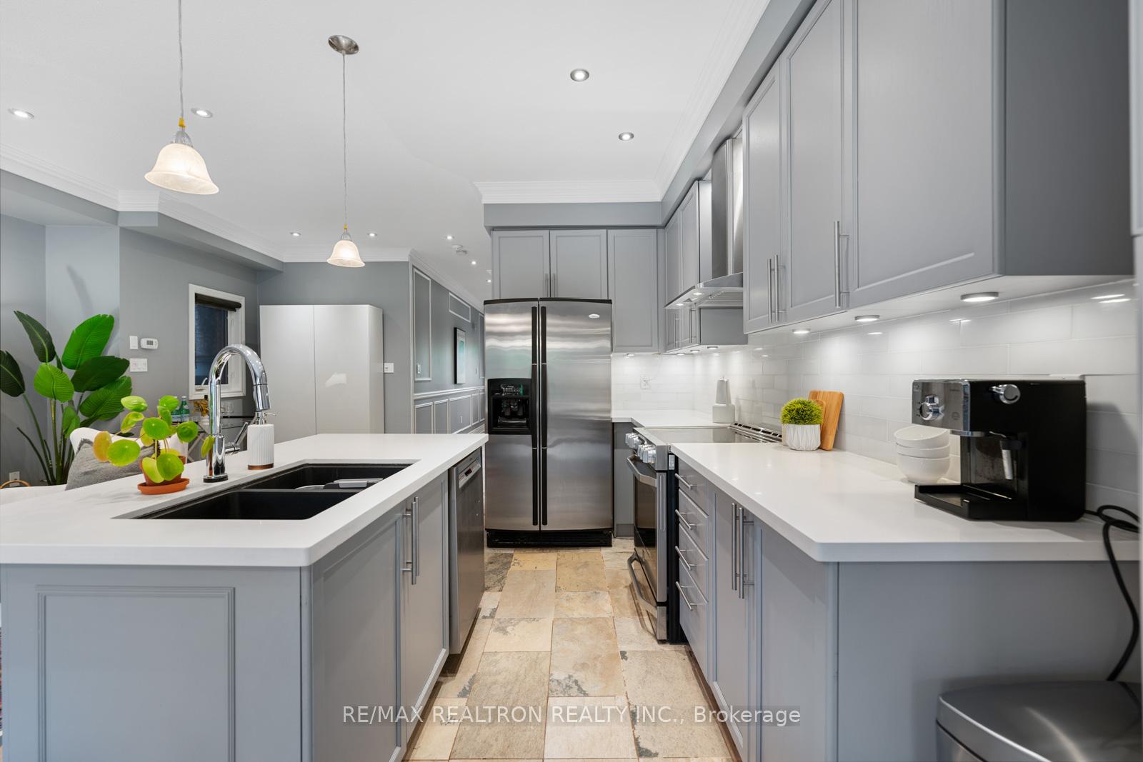 Photo 7 of 57 Lander Crescent, Vaughan, Patterson — HOMEH