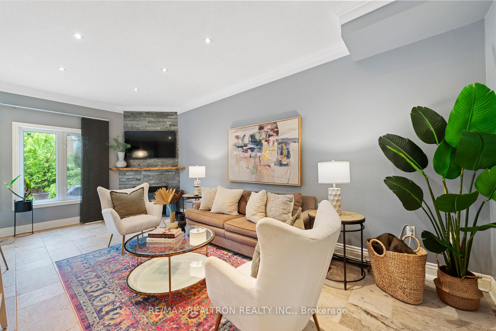 Photo 8 of 57 Lander Crescent, Vaughan, Patterson — HOMEH