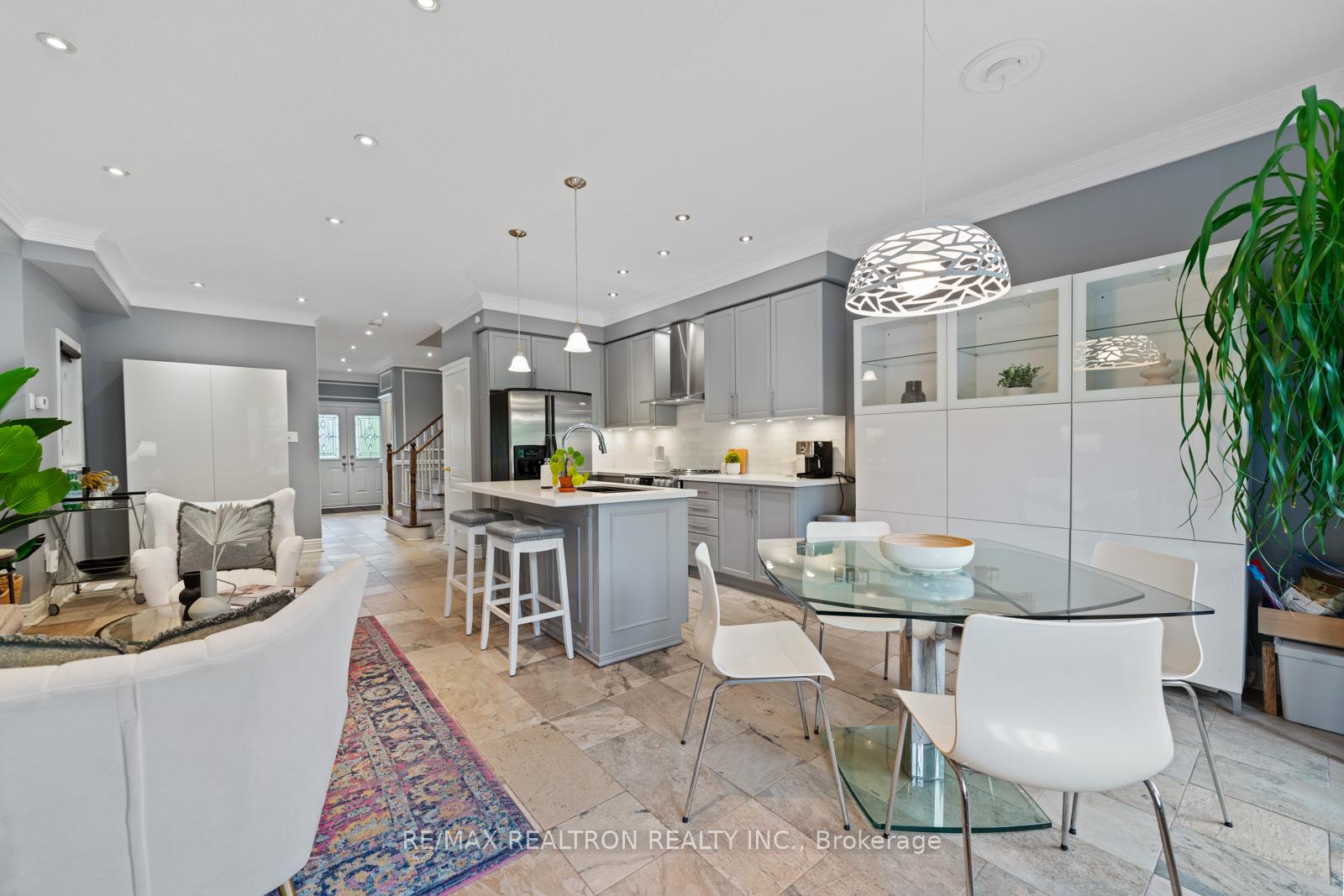Photo 11 of 57 Lander Crescent, Vaughan, Patterson — HOMEH