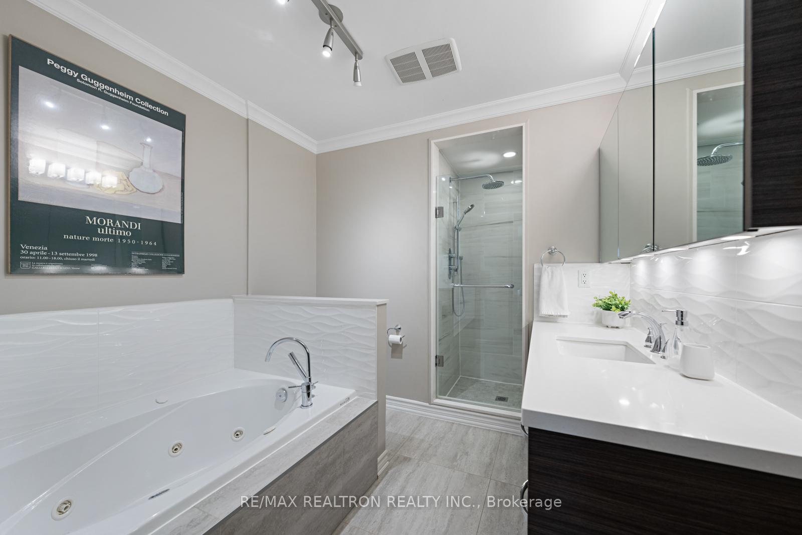 Photo 15 of 57 Lander Crescent, Vaughan, Patterson — HOMEH