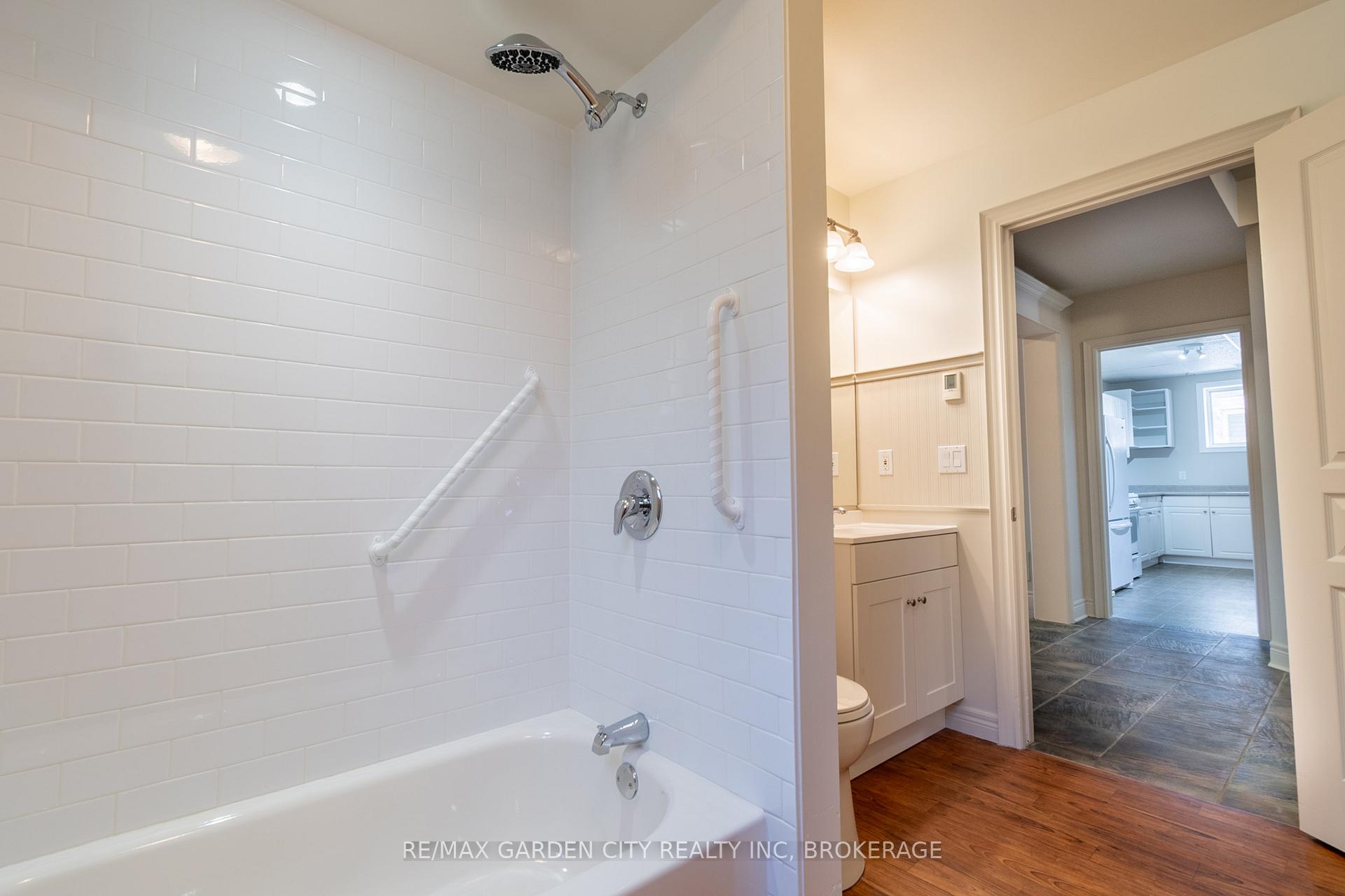 Photo 19 of 6 Briarwood Drive, St. Catharines, Rykert/Vansickle — HOMEH