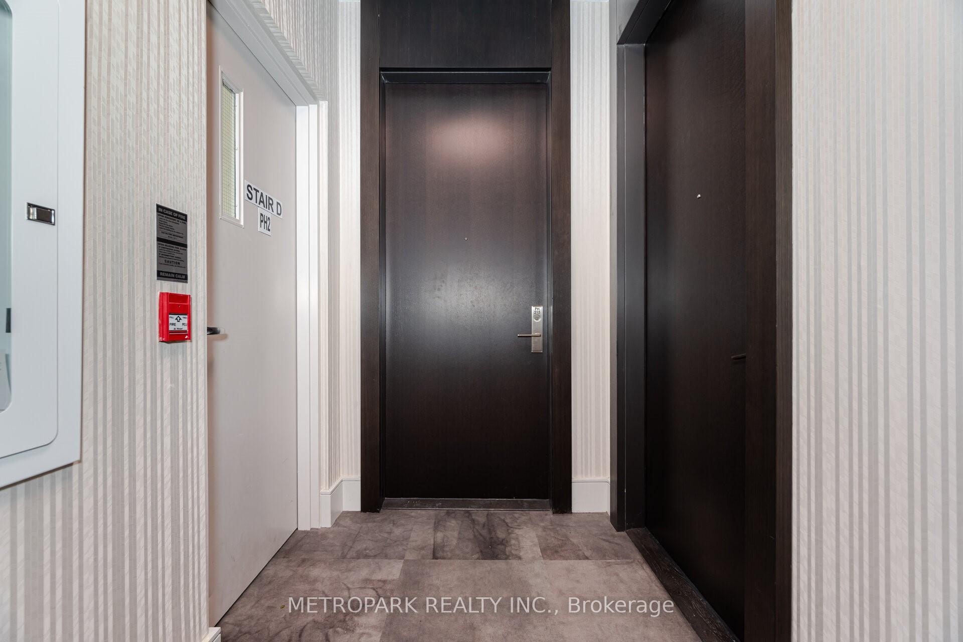 Photo 3 of Unit Ph215, 9000 Jane Street, Vaughan, Concord — HOMEH