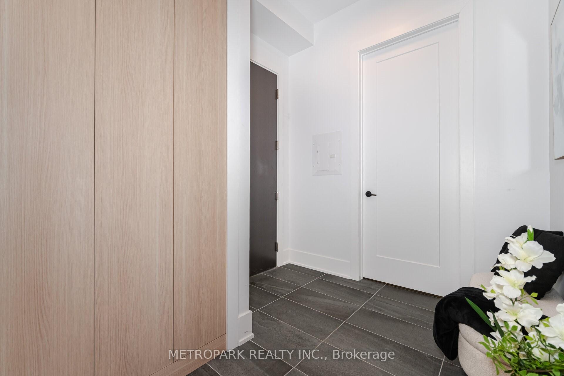 Photo 4 of Unit Ph215, 9000 Jane Street, Vaughan, Concord — HOMEH