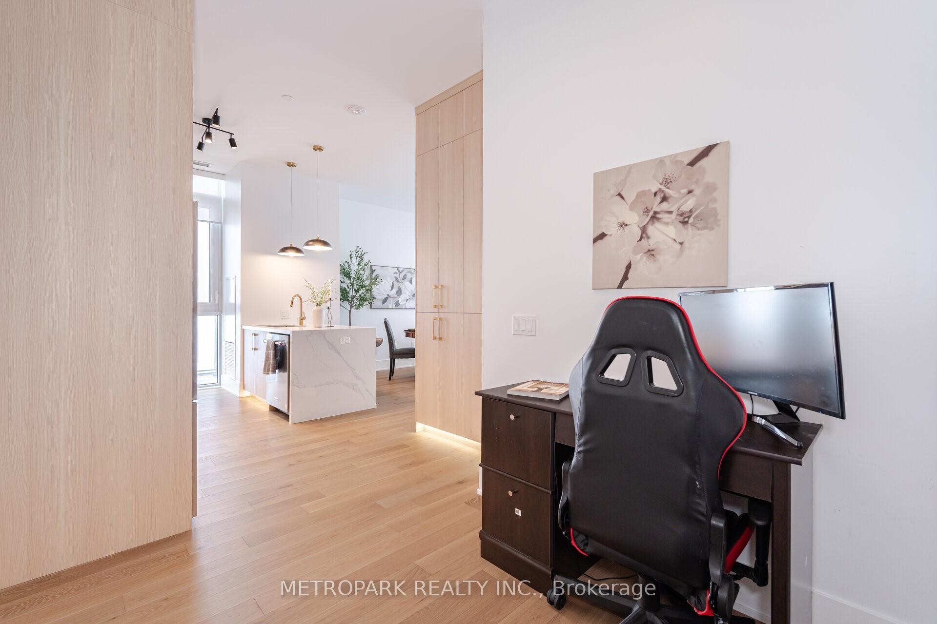 Photo 7 of Unit Ph215, 9000 Jane Street, Vaughan, Concord — HOMEH