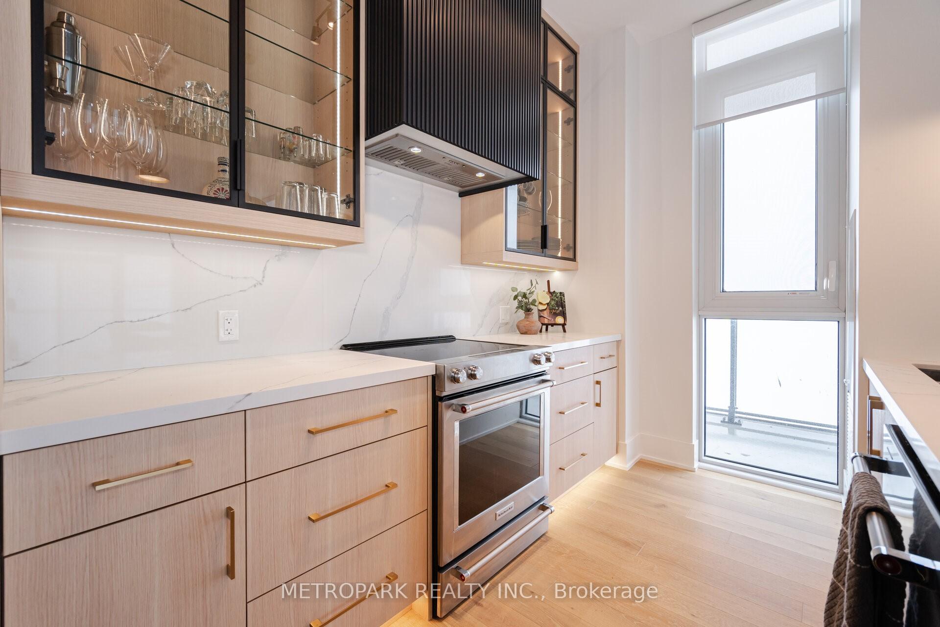 Photo 10 of Unit Ph215, 9000 Jane Street, Vaughan, Concord — HOMEH
