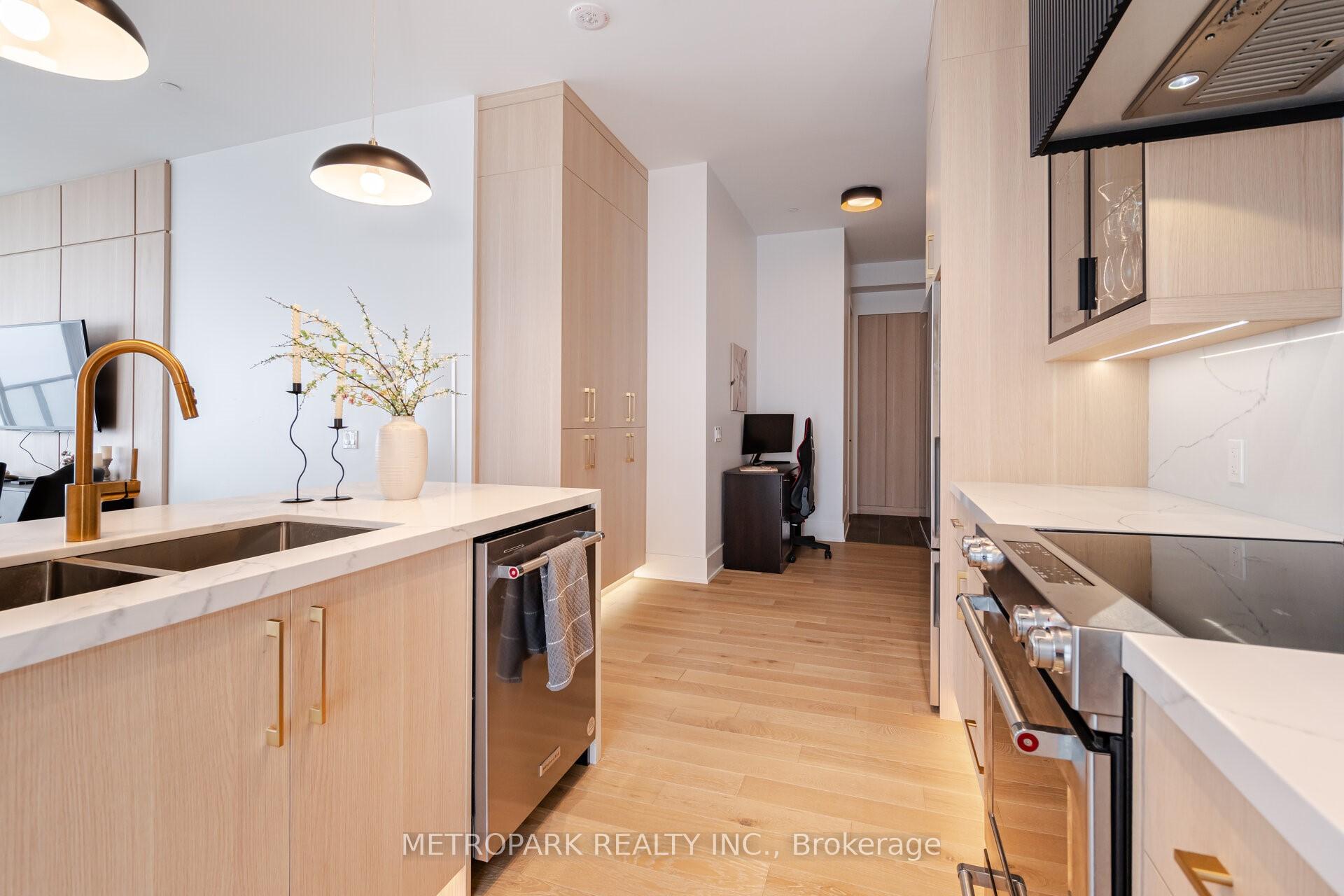 Photo 11 of Unit Ph215, 9000 Jane Street, Vaughan, Concord — HOMEH