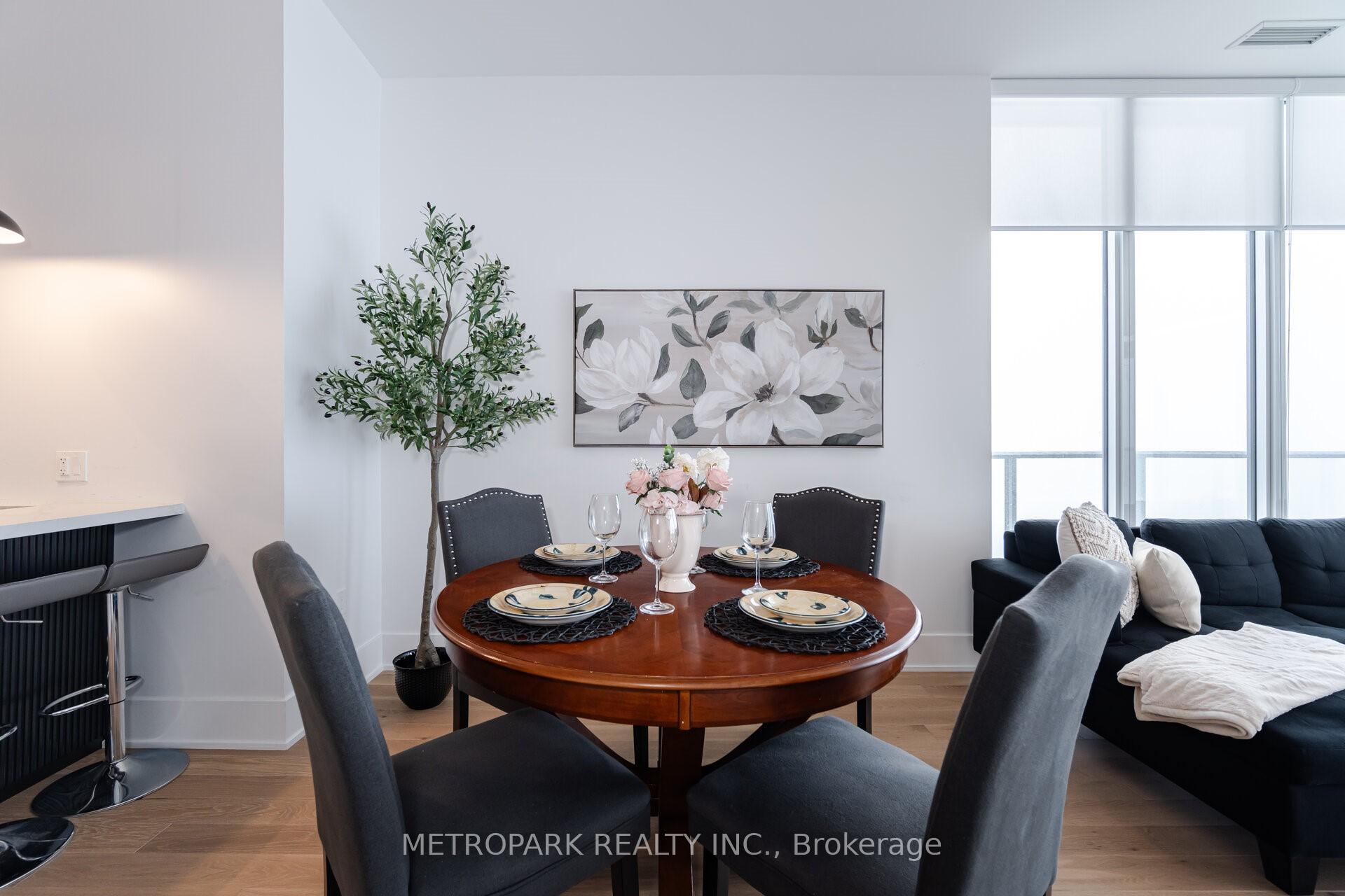 Photo 13 of Unit Ph215, 9000 Jane Street, Vaughan, Concord — HOMEH