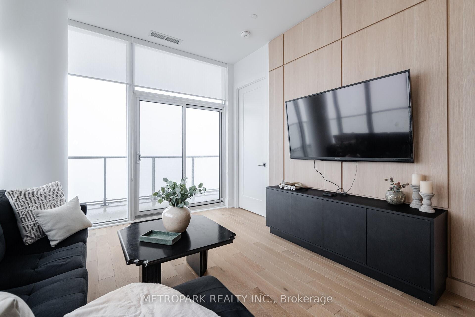 Photo 17 of Unit Ph215, 9000 Jane Street, Vaughan, Concord — HOMEH