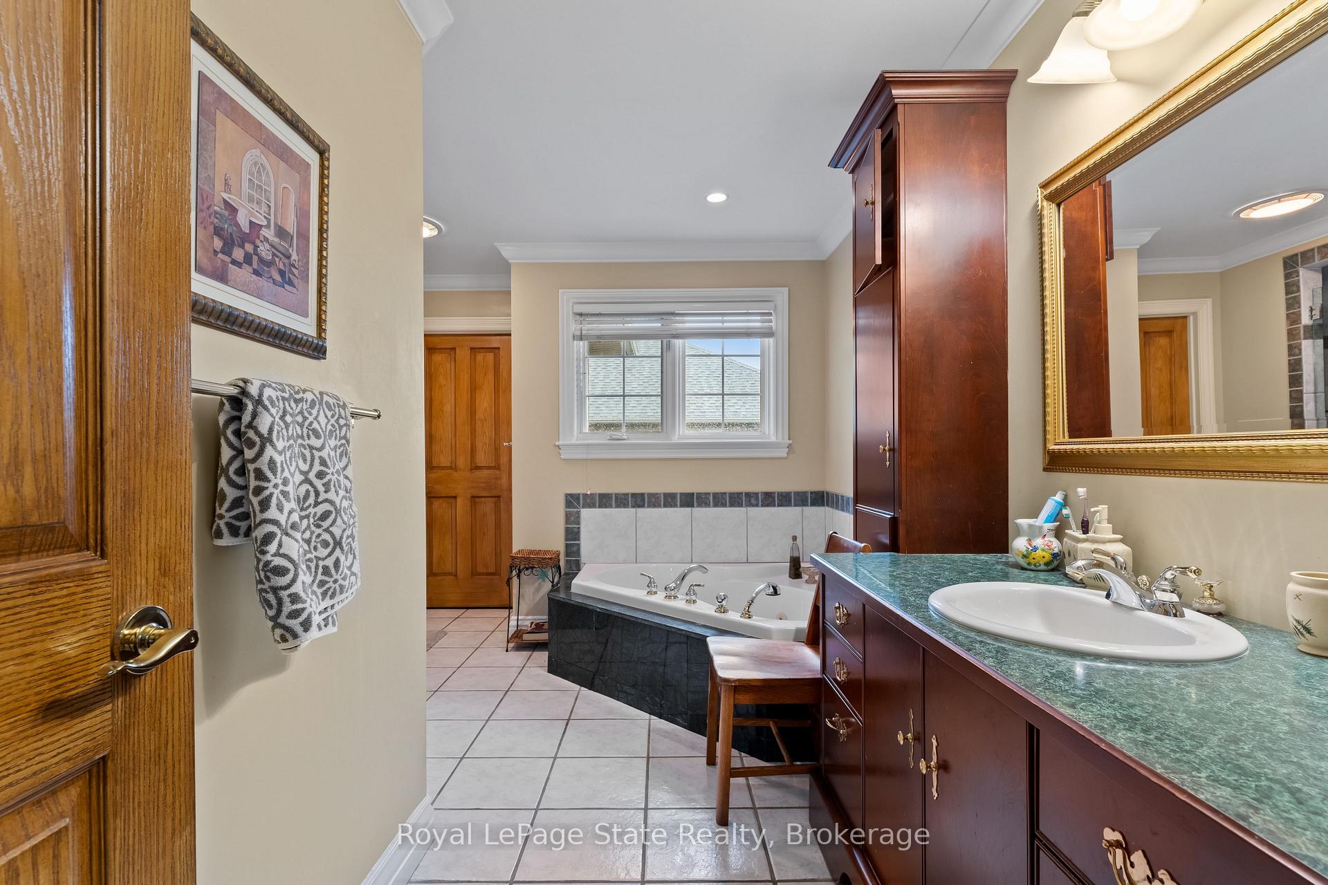 Photo 30 of 48 Tuscani Drive, Hamilton, Winona — HOMEH