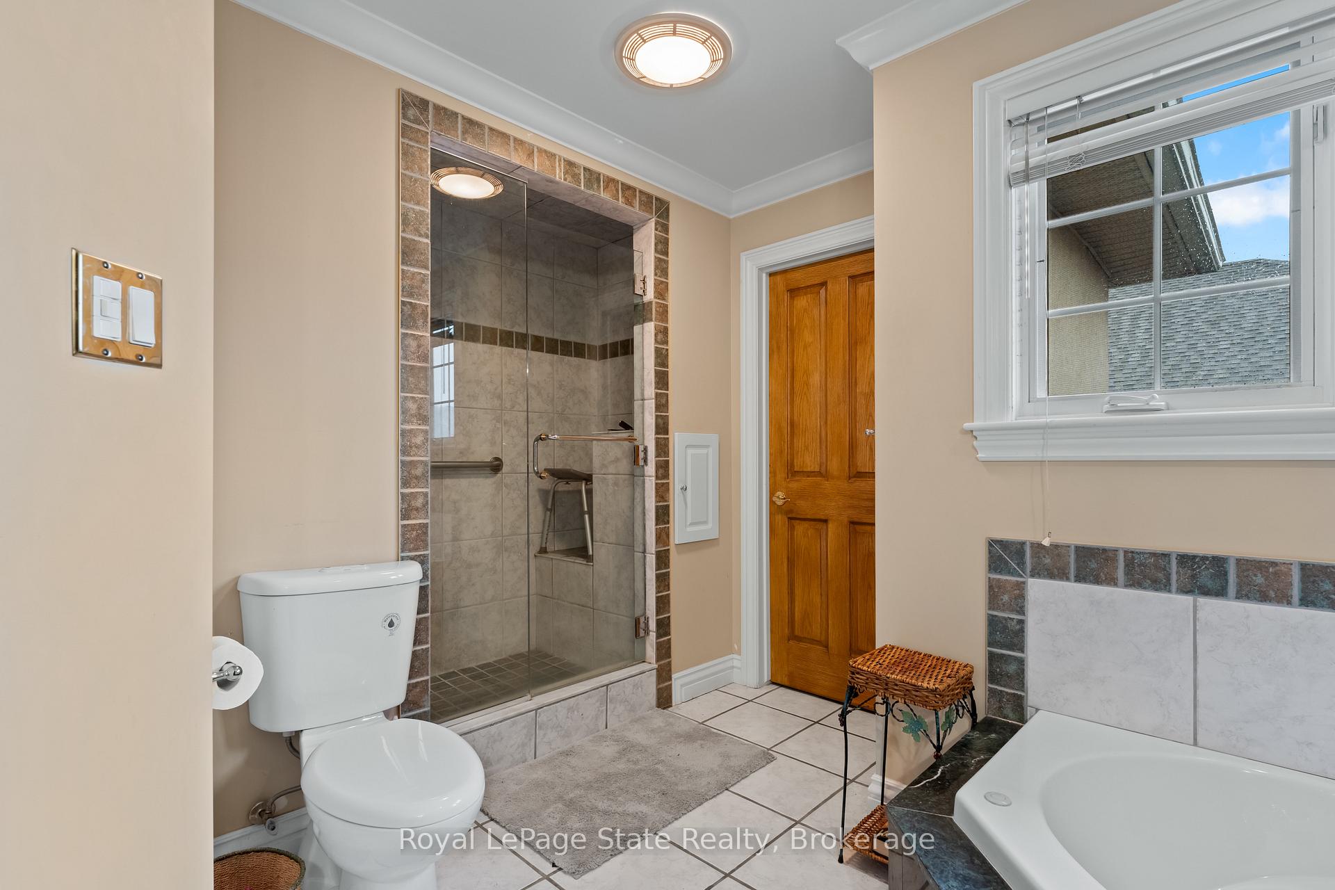 Photo 32 of 48 Tuscani Drive, Hamilton, Winona — HOMEH