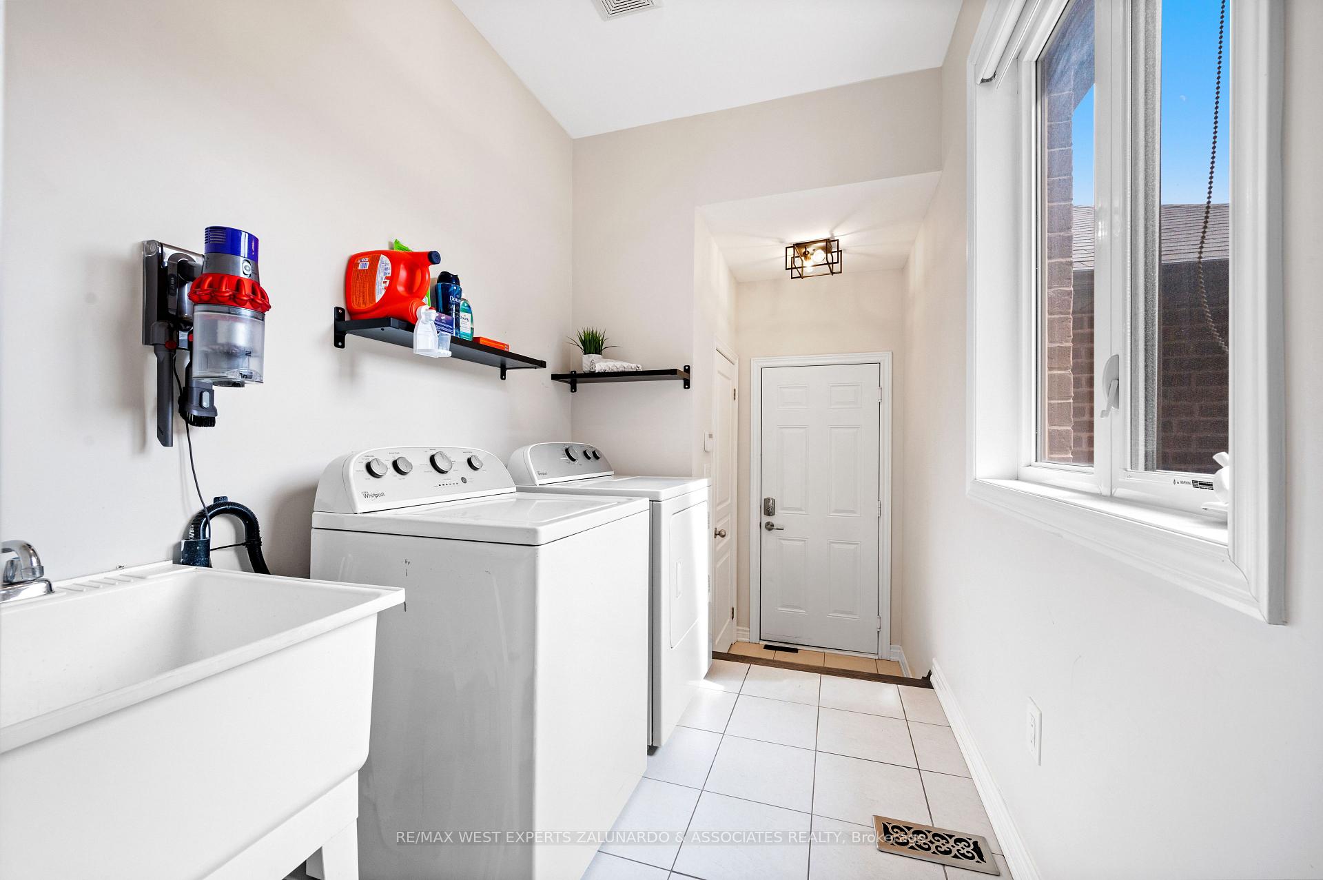 Photo 33 of 51 East's Corners Boulevard, Vaughan, Kleinburg — HOMEH