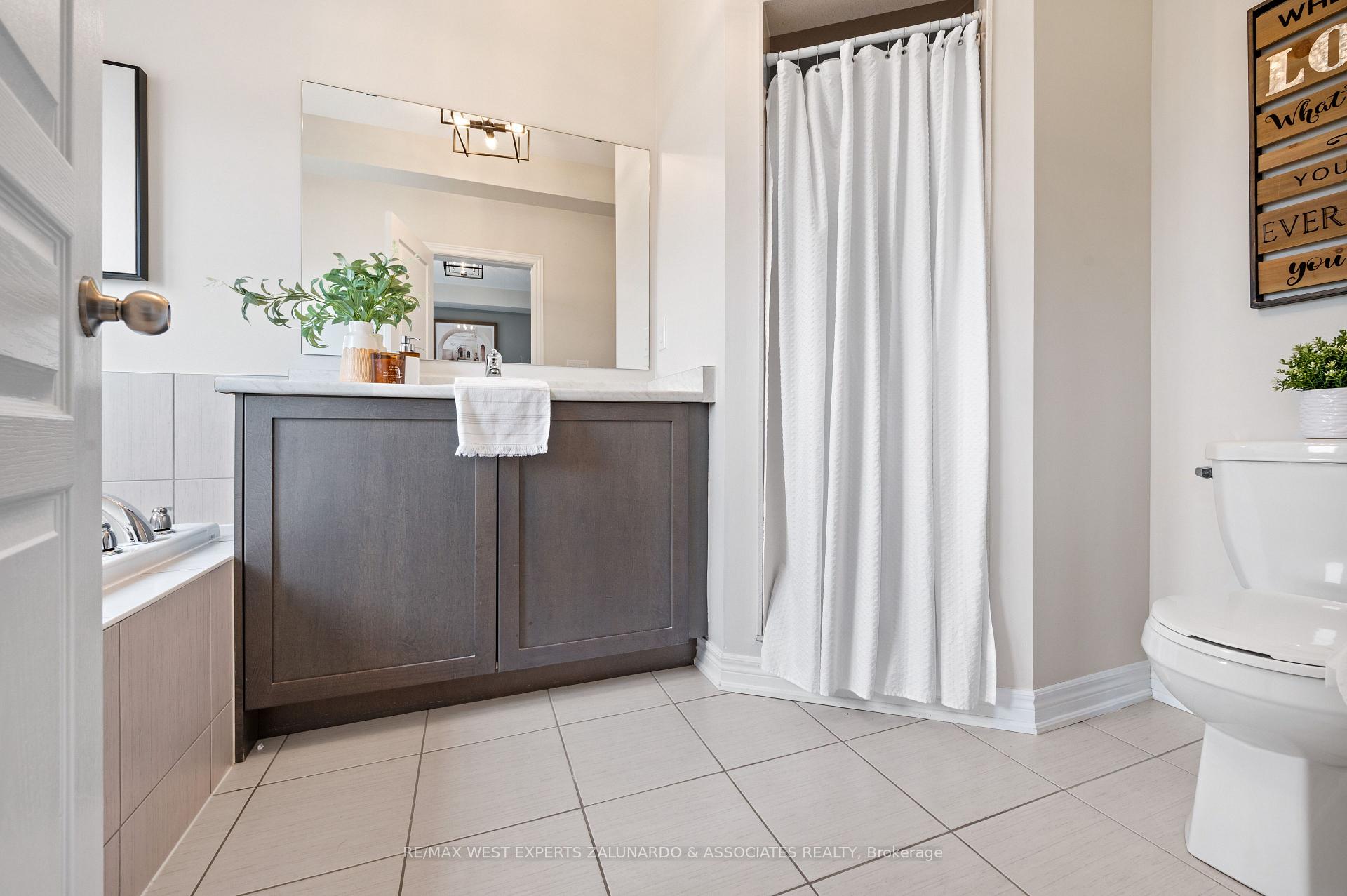 Photo 65 of 51 East's Corners Boulevard, Vaughan, Kleinburg — HOMEH