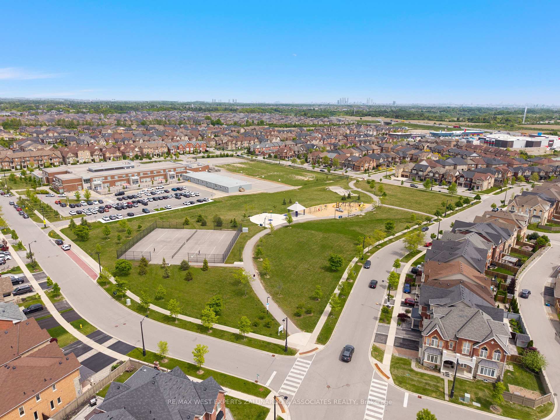 Photo 92 of 51 East's Corners Boulevard, Vaughan, Kleinburg — HOMEH