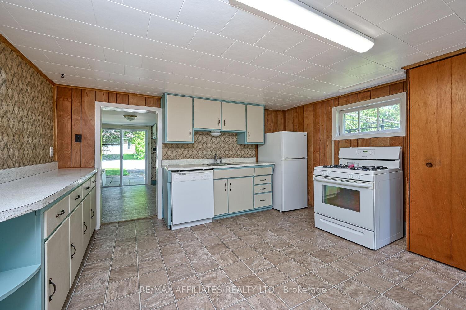 Photo 11 of 5 Strathcona Street, Smiths Falls — HOMEH
