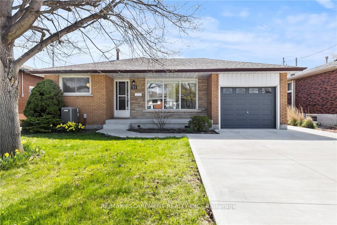 Photo 2 of 51 Moxley Drive, Hamilton, Lisgar — HOMEH