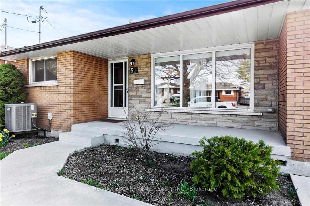 Photo 4 of 51 Moxley Drive, Hamilton, Lisgar — HOMEH