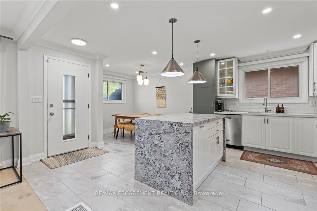 Photo 5 of 51 Moxley Drive, Hamilton, Lisgar — HOMEH