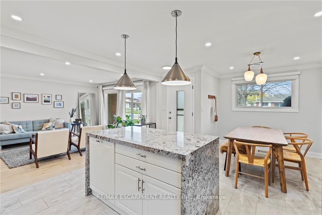 Photo 8 of 51 Moxley Drive, Hamilton, Lisgar — HOMEH
