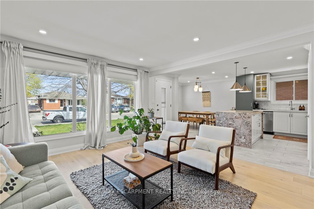 Photo 10 of 51 Moxley Drive, Hamilton, Lisgar — HOMEH