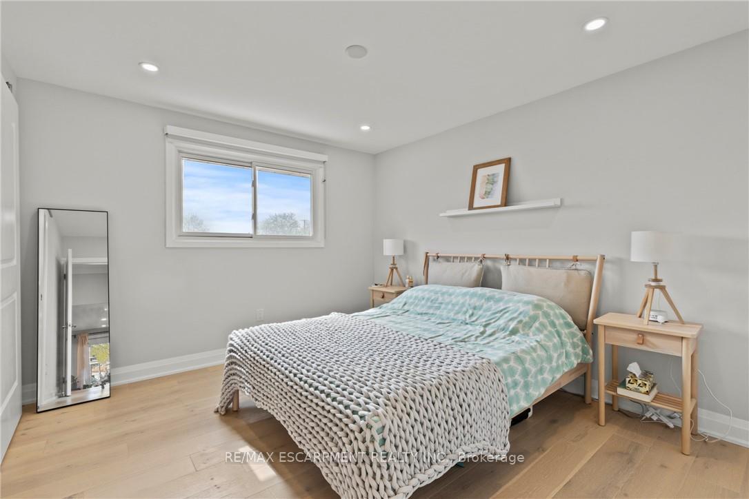 Photo 13 of 51 Moxley Drive, Hamilton, Lisgar — HOMEH