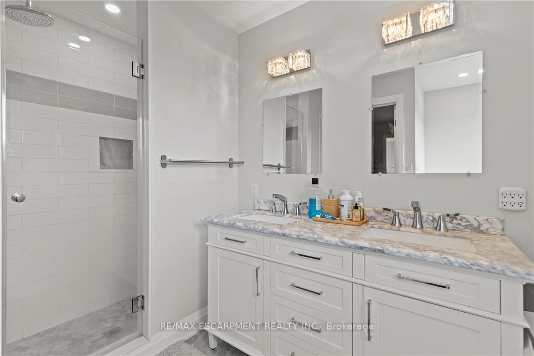 Photo 14 of 51 Moxley Drive, Hamilton, Lisgar — HOMEH