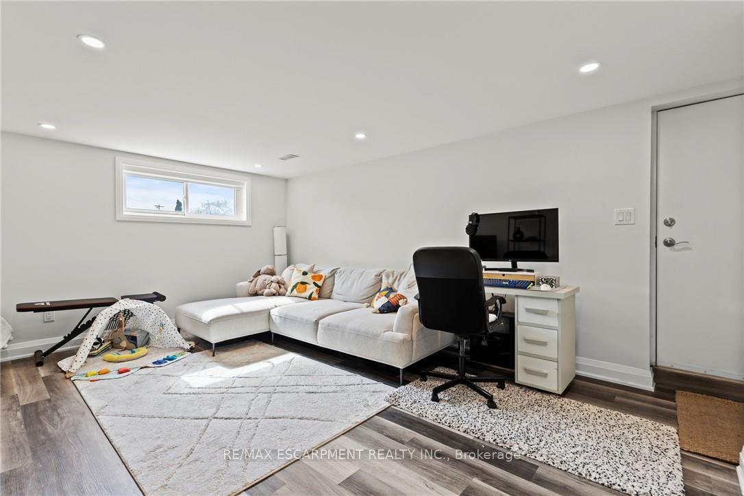 Photo 19 of 51 Moxley Drive, Hamilton, Lisgar — HOMEH