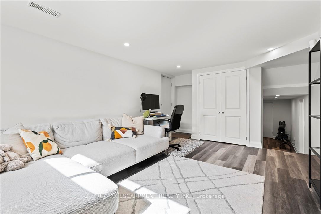 Photo 20 of 51 Moxley Drive, Hamilton, Lisgar — HOMEH
