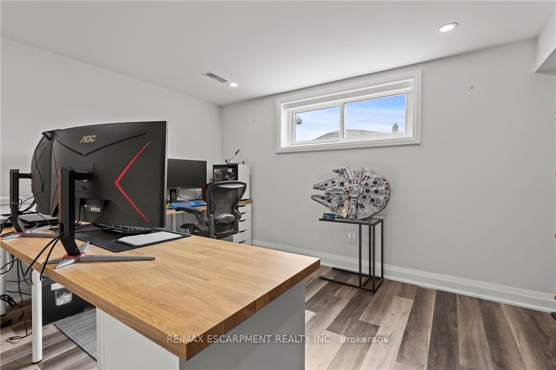 Photo 21 of 51 Moxley Drive, Hamilton, Lisgar — HOMEH