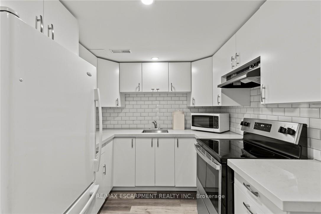 Photo 24 of 51 Moxley Drive, Hamilton, Lisgar — HOMEH