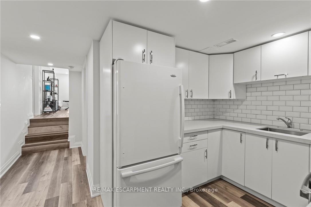 Photo 25 of 51 Moxley Drive, Hamilton, Lisgar — HOMEH