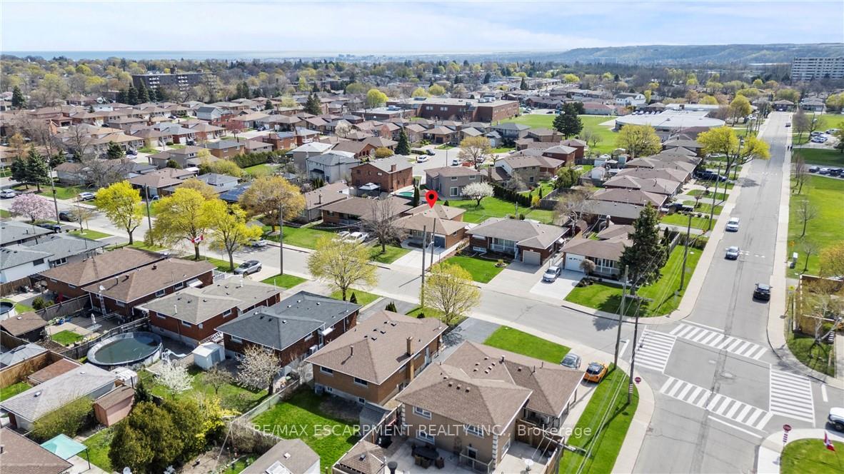 Photo 32 of 51 Moxley Drive, Hamilton, Lisgar — HOMEH
