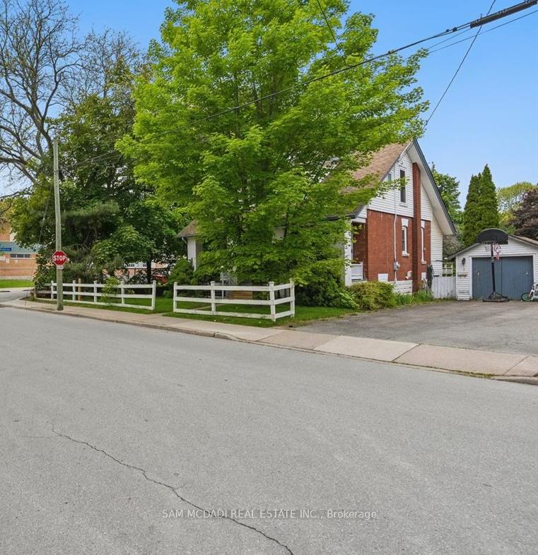 Photo 3 of 14 Kidd Avenue, Grimsby, Grimsby West — HOMEH