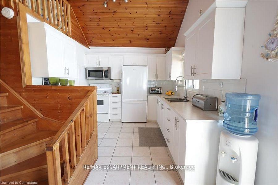 Photo 10 of 22 Winger Bay Lane, Haldimand — HOMEH