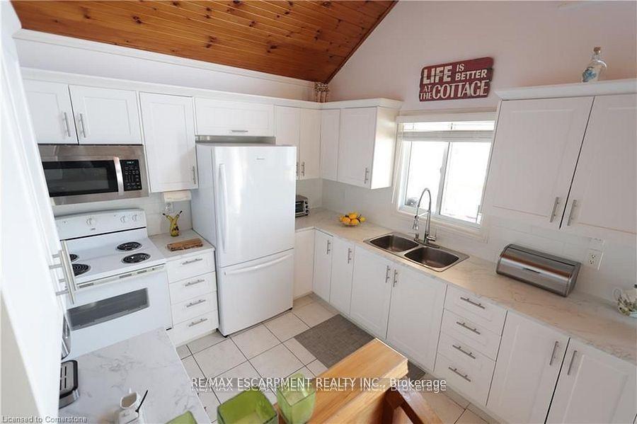Photo 11 of 22 Winger Bay Lane, Haldimand — HOMEH