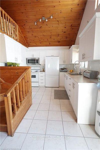 Photo 13 of 22 Winger Bay Lane, Haldimand — HOMEH
