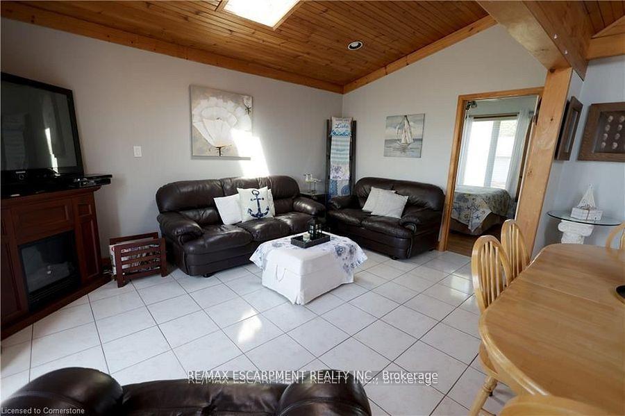 Photo 14 of 22 Winger Bay Lane, Haldimand — HOMEH