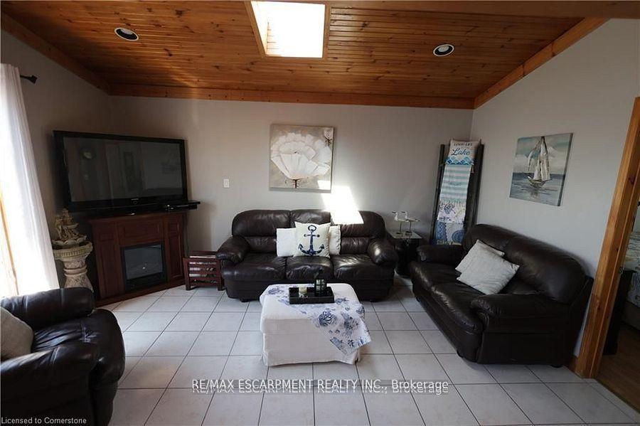Photo 16 of 22 Winger Bay Lane, Haldimand — HOMEH