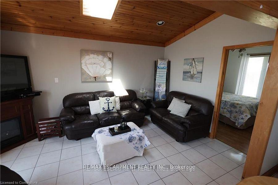 Photo 17 of 22 Winger Bay Lane, Haldimand — HOMEH