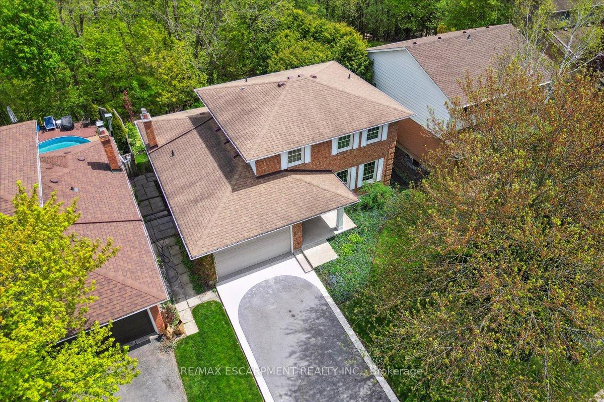 Photo 3 of 32 Highland Park Drive, Hamilton, Dundas — HOMEH