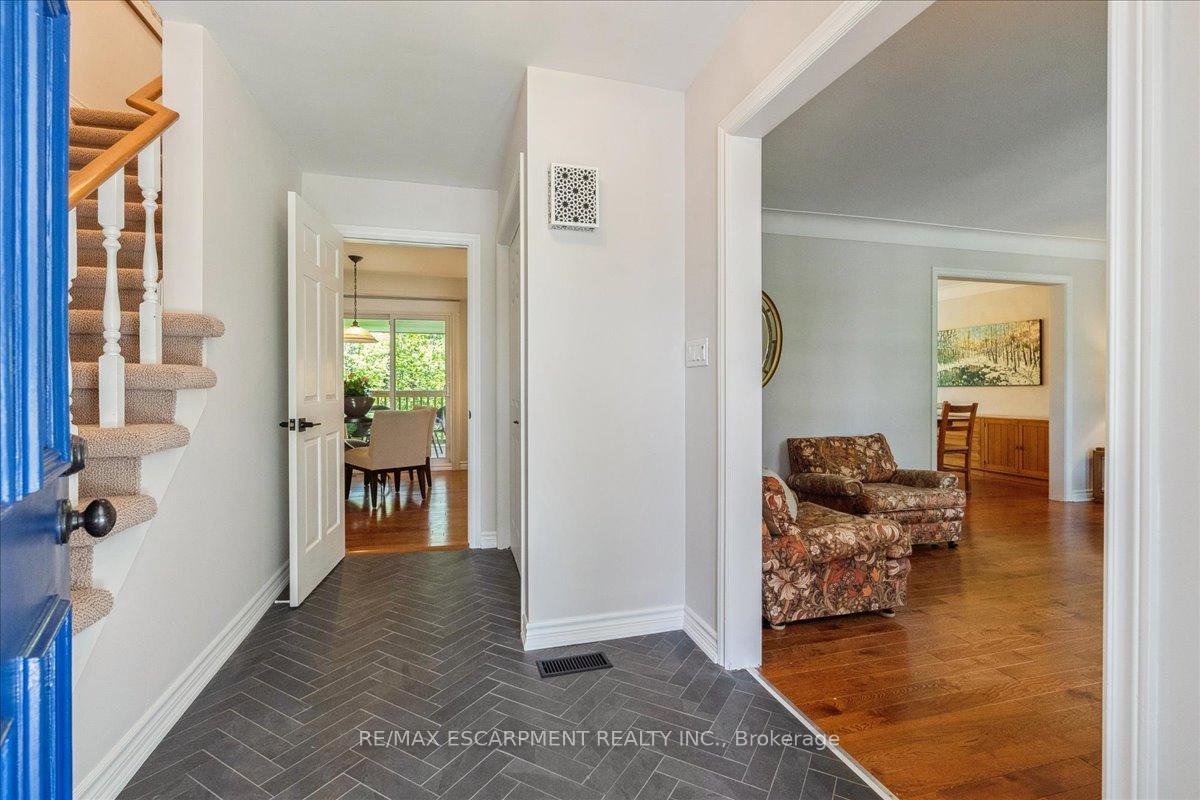 Photo 6 of 32 Highland Park Drive, Hamilton, Dundas — HOMEH