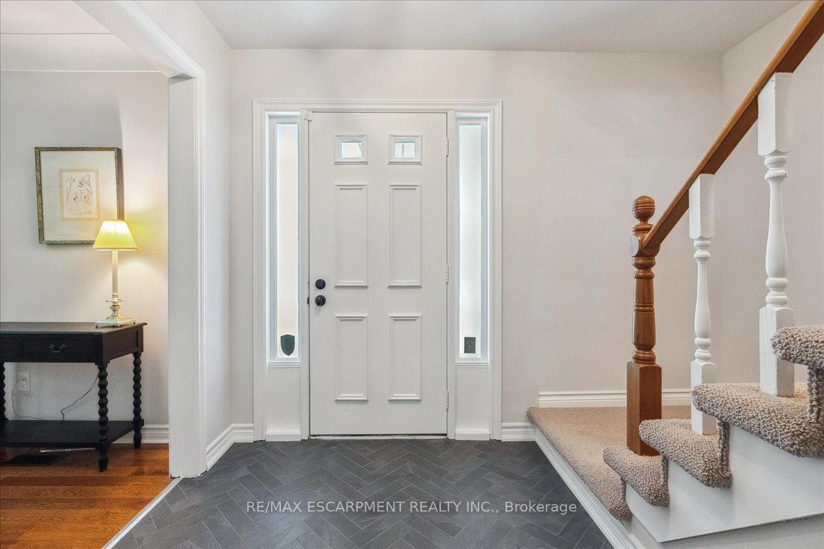 Photo 7 of 32 Highland Park Drive, Hamilton, Dundas — HOMEH