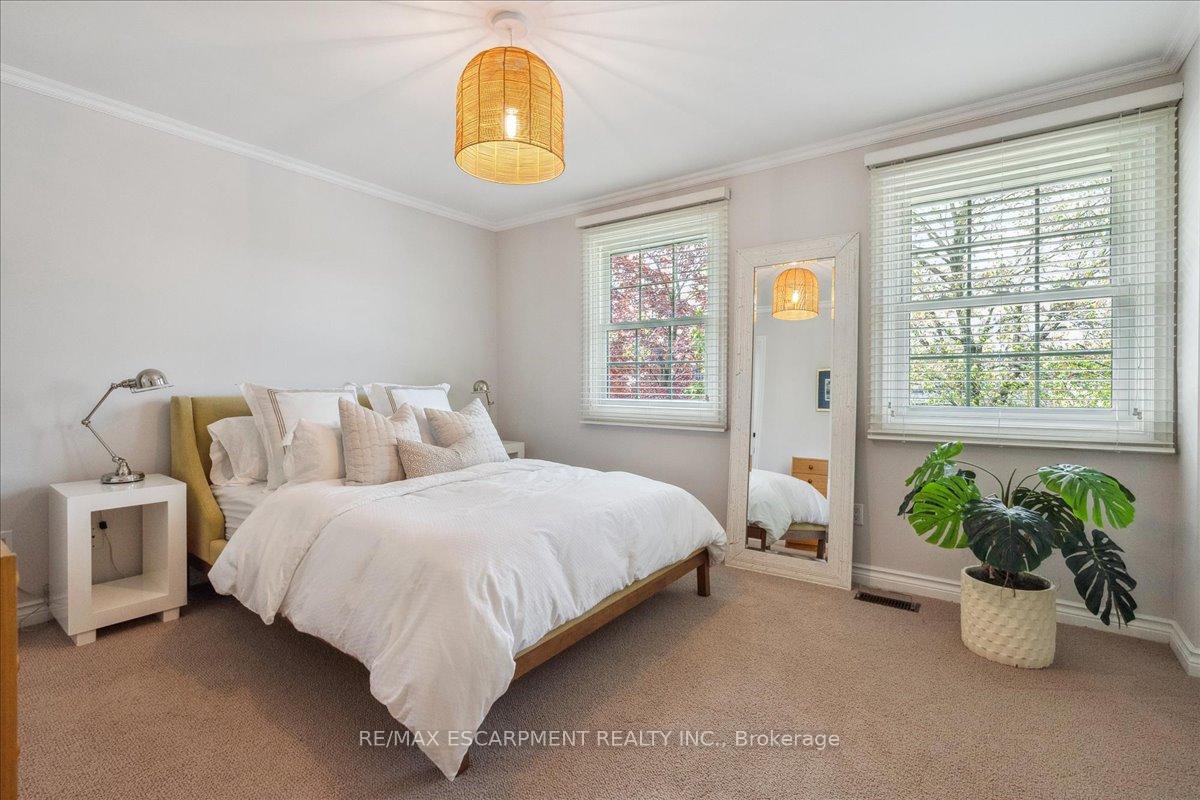 Photo 17 of 32 Highland Park Drive, Hamilton, Dundas — HOMEH