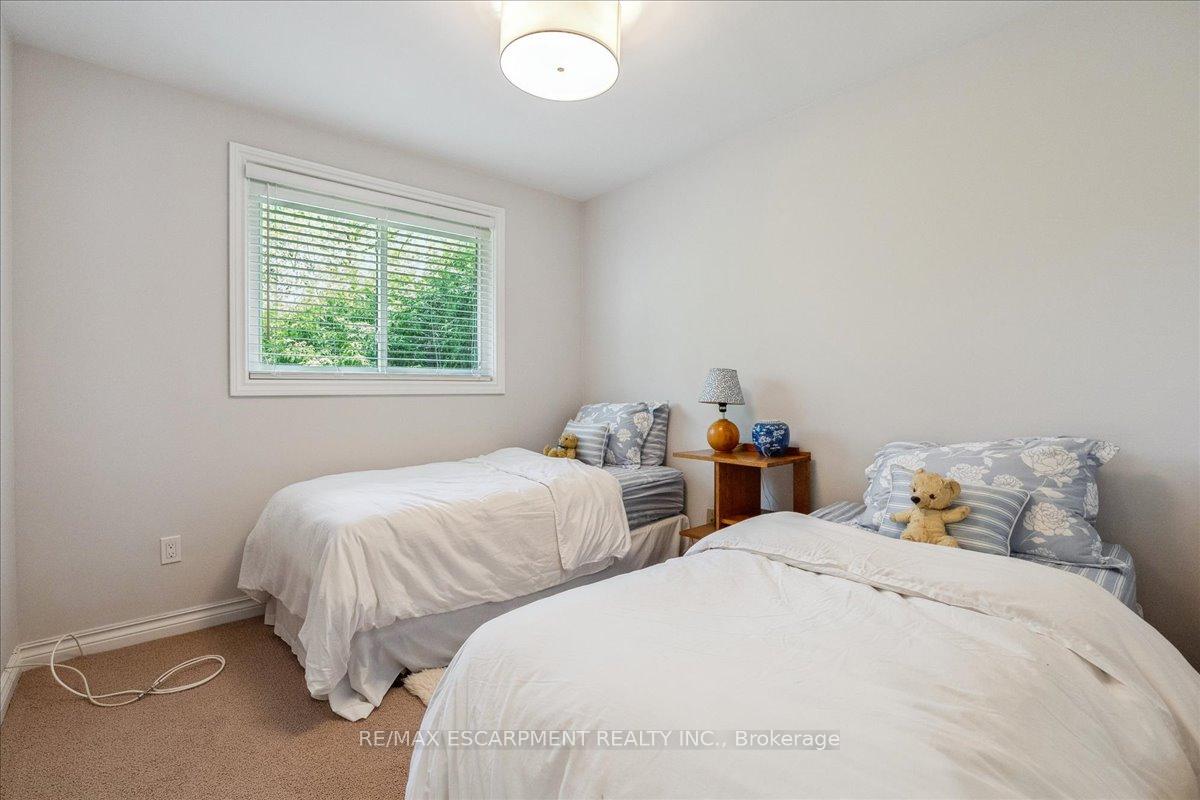Photo 19 of 32 Highland Park Drive, Hamilton, Dundas — HOMEH