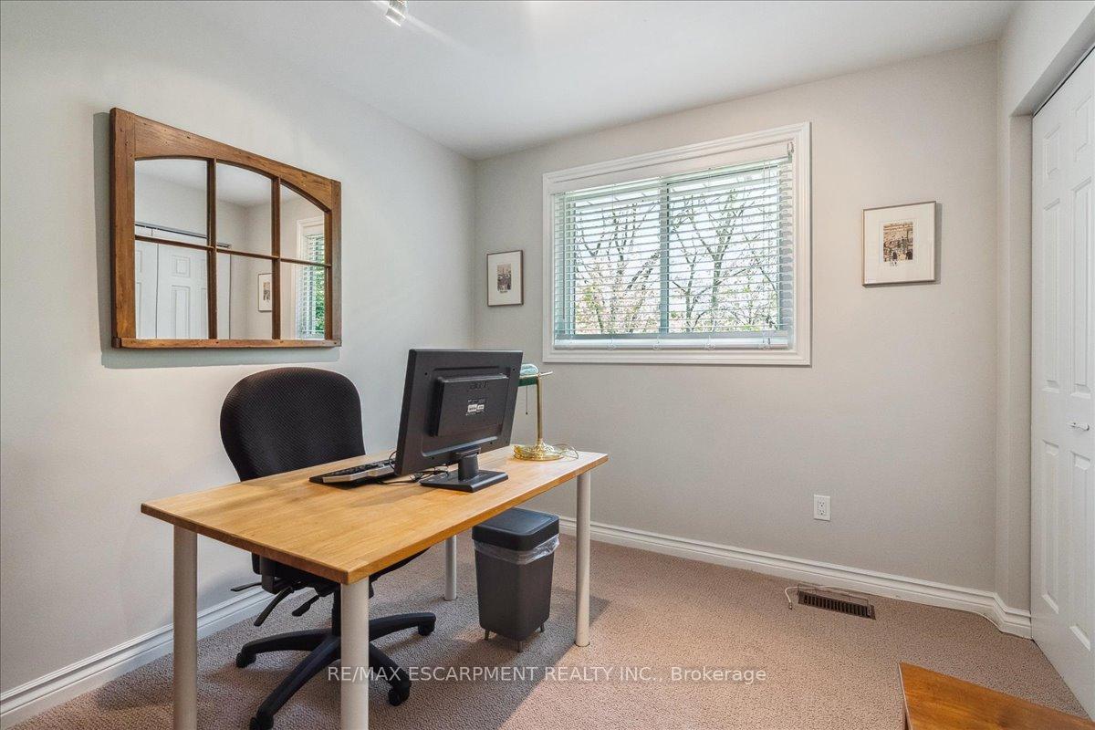 Photo 21 of 32 Highland Park Drive, Hamilton, Dundas — HOMEH