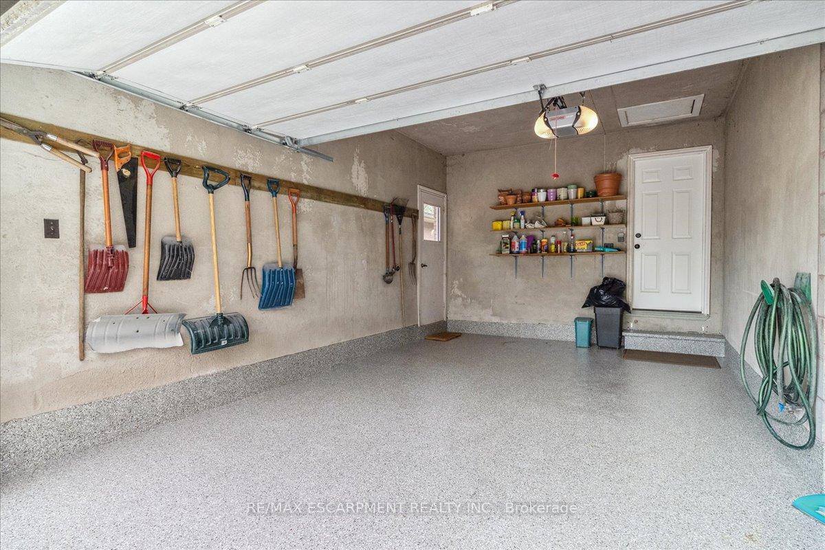 Photo 23 of 32 Highland Park Drive, Hamilton, Dundas — HOMEH