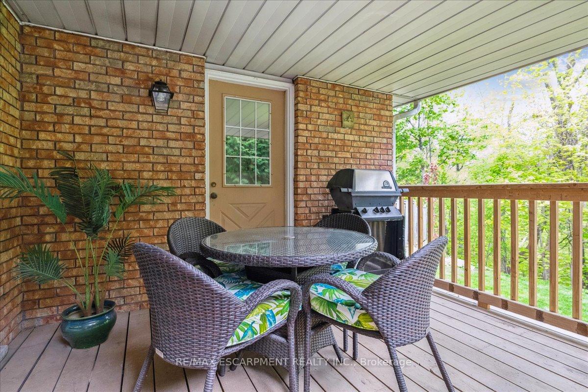 Photo 25 of 32 Highland Park Drive, Hamilton, Dundas — HOMEH