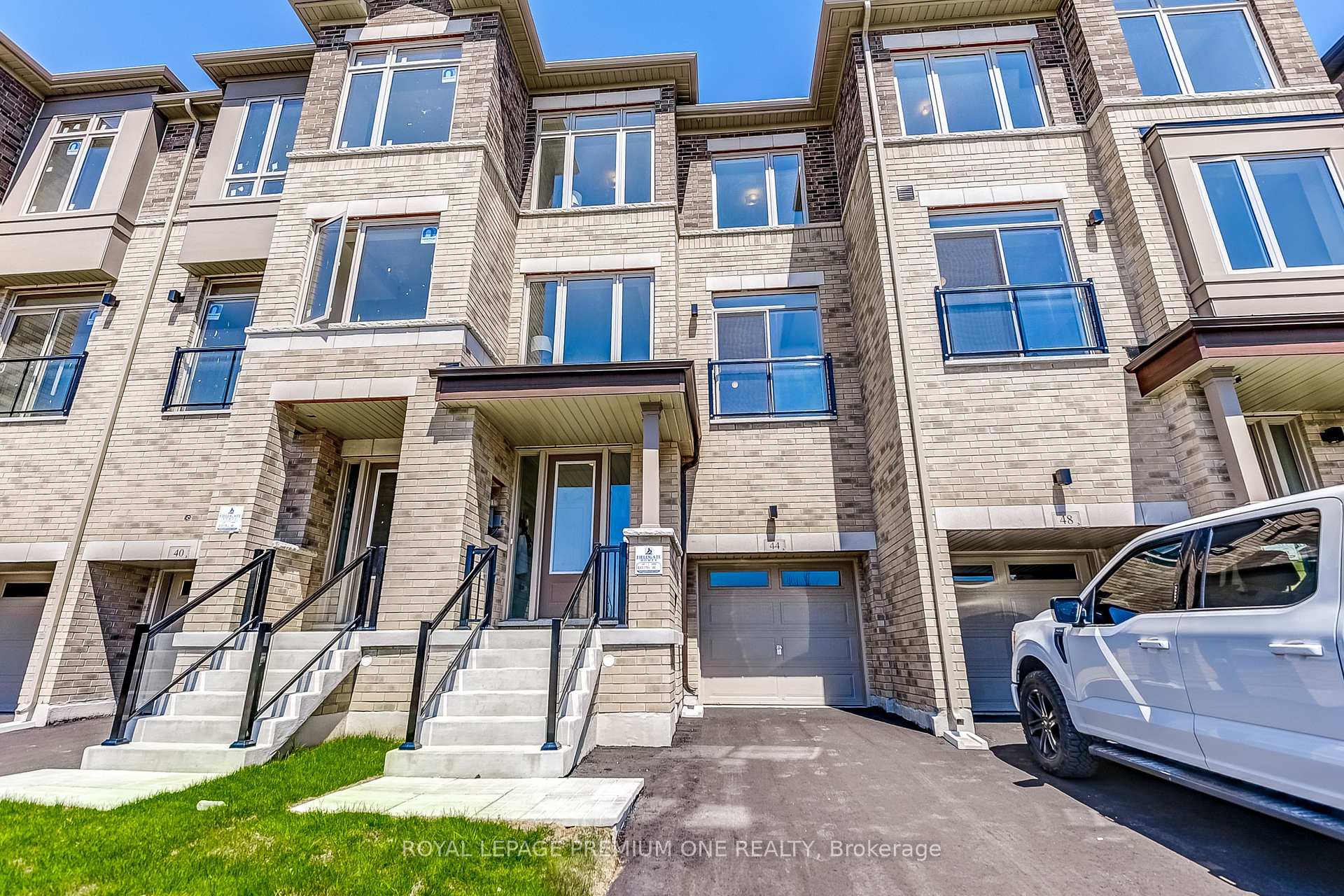 Photo 3 of 44 Tennant Circle, Vaughan, Vellore Village — HOMEH
