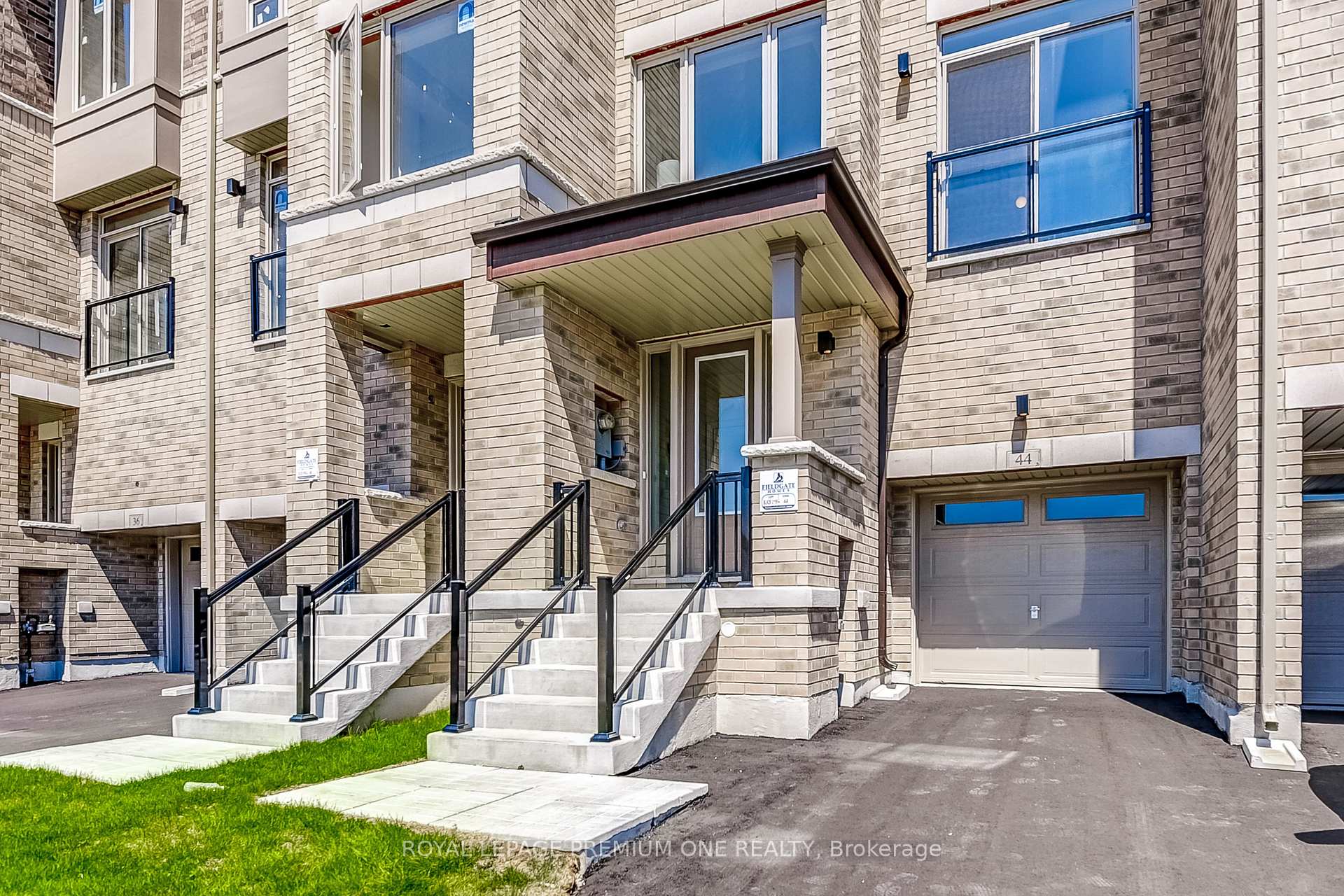 Photo 4 of 44 Tennant Circle, Vaughan, Vellore Village — HOMEH